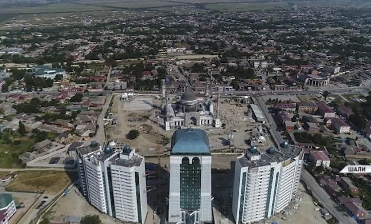 Рамзан Кадыров посетил строительные площадки города Шали 