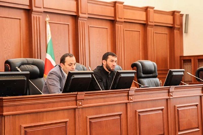 Магомед Даудов провел совещание с сотрудниками Аппарата Парламента ЧР