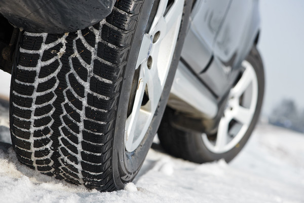 С 1 января водителей начнут наказывать за летнюю резину зимой
