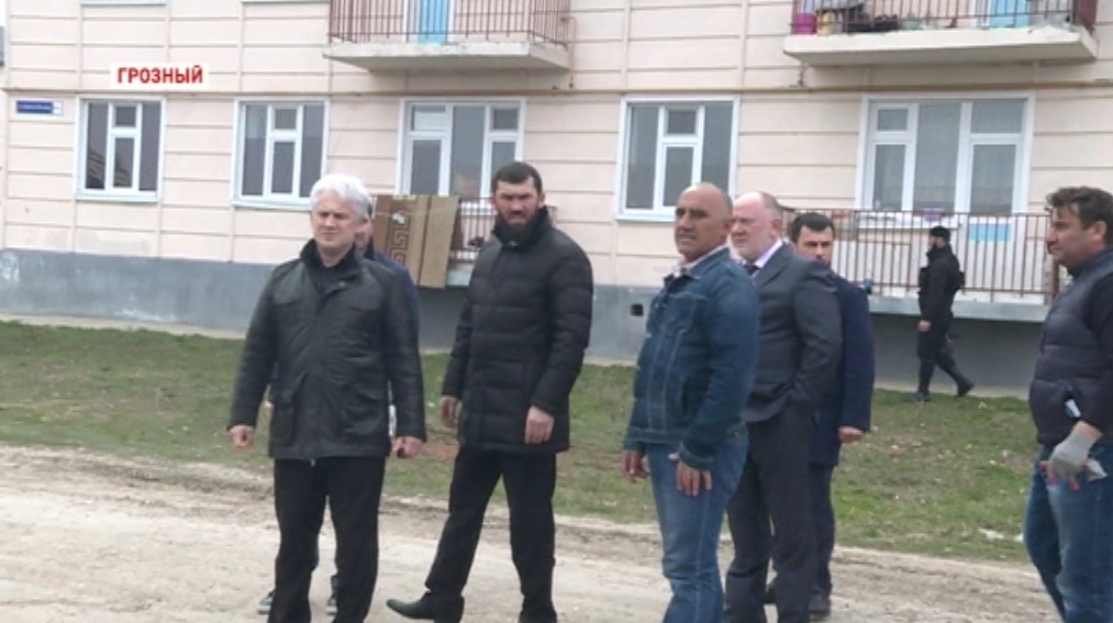 Магомед Даудов и Муслим Хучиев посетили субботник в Старопромысловском районе Грозного