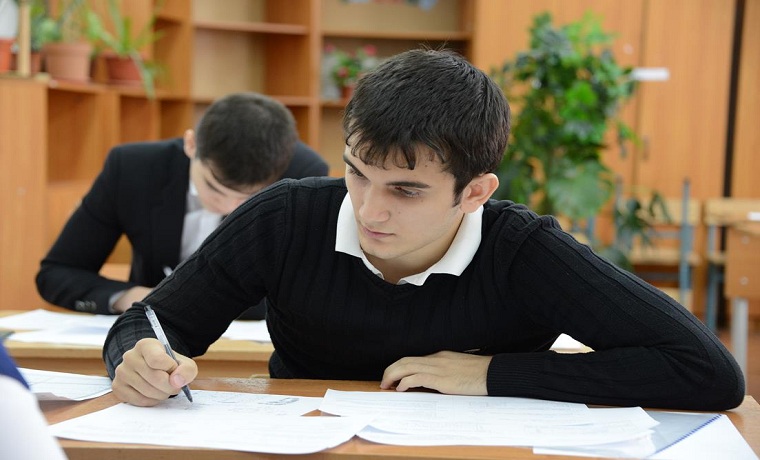 Чеченские выпускники сдали обязательный ЕГЭ по русскому языку 