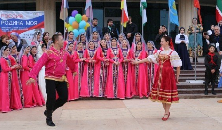 В Грозном состоялся праздник чеченского национального танца «ЛОВЗАР»