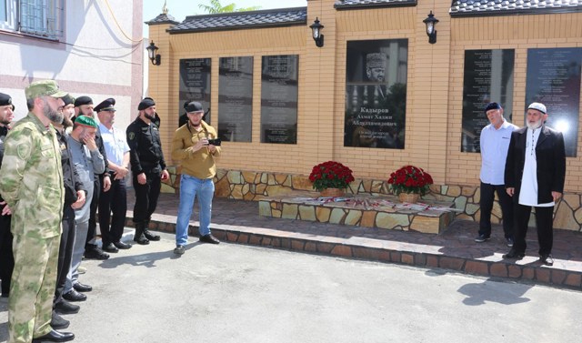 В Грозном открыли мемориал памяти погибшим в борьбе с терроризмом сотрудникам 