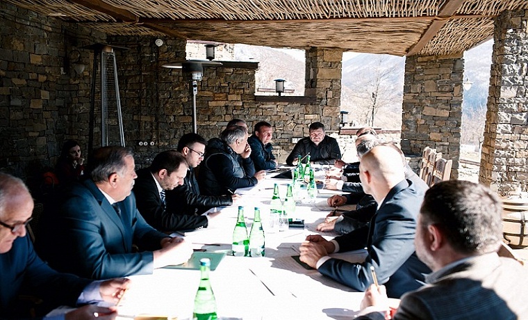 Одес Байсултанов провел совещание по вопросам строительства курорта «Ведучи»