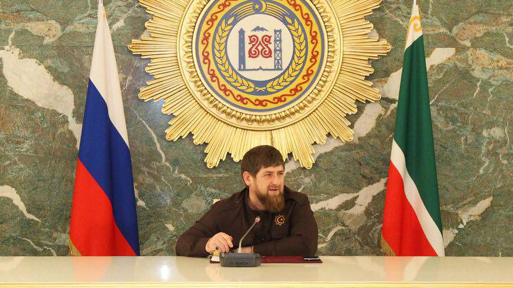 Рамзан Кадыров поздравил Владимира Путина и всех россиян с Днем Государственного флага РФ
