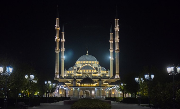 В Грозном состоялось религиозное мероприятие в честь ночи "Аль-Исра Валь-Мирадж"