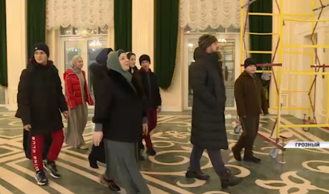 Рамзан Кадыров вместе с семьей посетил строящийся Дом торжеств в Грозном