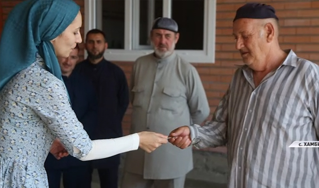 Фонд Кадырова помог с жильем двум семьям из Ачхой-Мартановского района