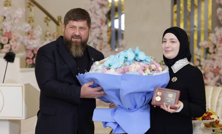 Сулейман Лорсанов поздравил Хутмат Кадырову с днём рождения