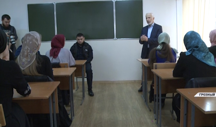 В ЧГУ состоялась встреча студентов факультета журналистского дела с Альви Каримовым