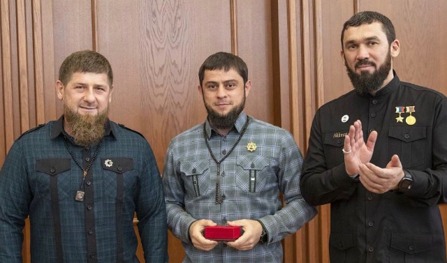 Рамзан Кадыров вручил Ахмеду Дудаеву орден «За развитие парламентаризма в Чеченской Республике»