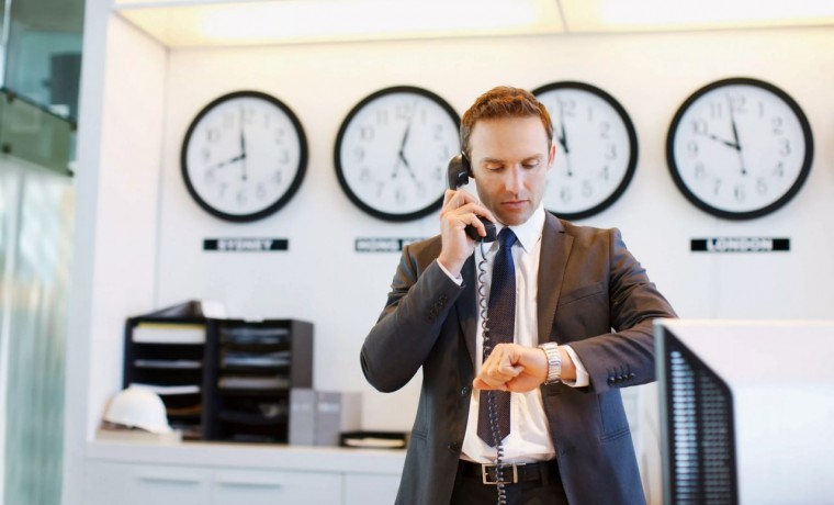 Молодежь в Грозном опаздывает на работу чаще старшего поколения –