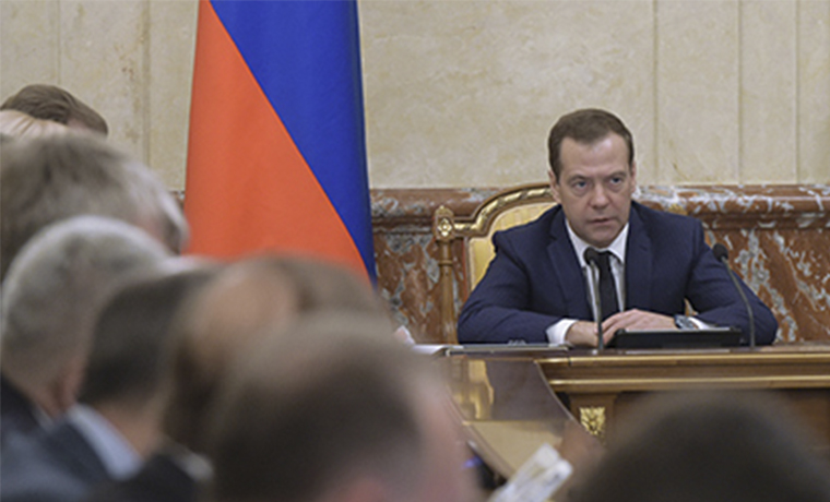 Медведев: в 2017 году выполнение «майских указов» будет одним из приоритетов кабмина