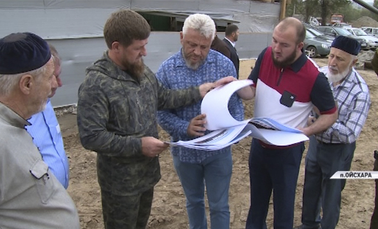 Рамзан Кадыров посетил поселок Ойсхара с инспекцией