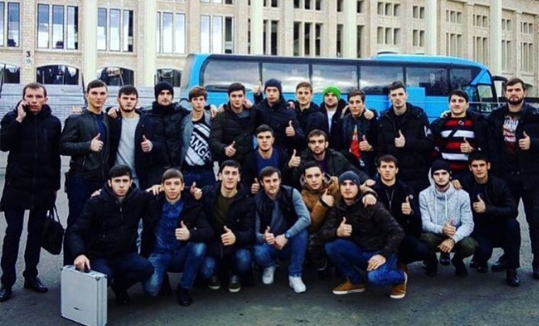 Мужской состав ансамбля песни и танца "Нохчо" выступит на форуме "Россия зовет!" в Москве