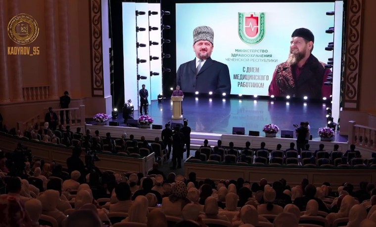 Рамзан Кадыров посетил торжественное мероприятие, посвящённое Дню медицинского работника