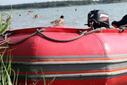 Чеченские спасатели вытащили из воды тонущего подростка