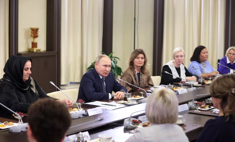 Владимир Путин встретился с матерями участников СВО