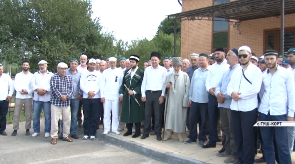 Сотни  паломников из Дагестана посетили зиярт Шейха Акберди Мухаммада в Шатойском районе