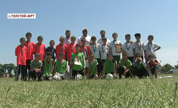 В селении Толстой-Юрт прошел открытый турнир Грозненского района по мини-футболу среди юношей