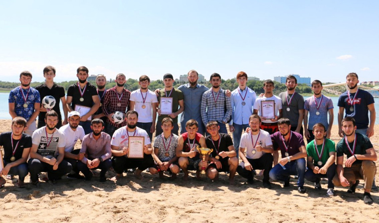 В Грозном состоялся открытый чемпионат по пляжному футболу среди молодежи