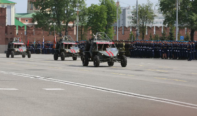 Багги «Чаборз» представили на Параде Победы в Туле
