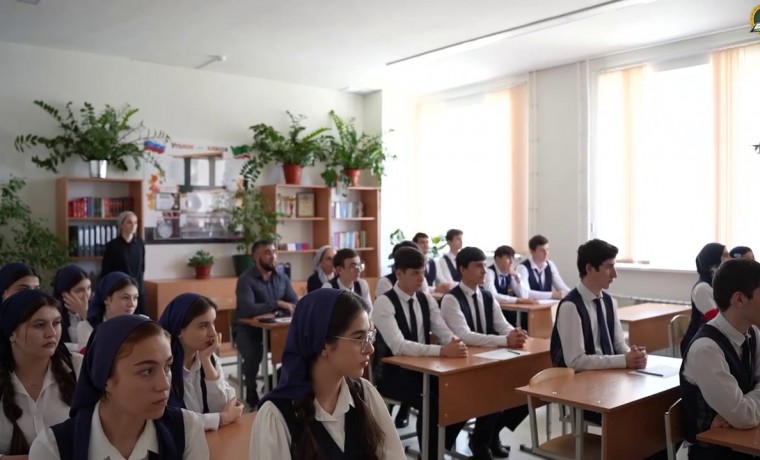 Зелимхан Ахматов проверил подготовку школьников к Всероссийской олимпиаде школьников – 2023