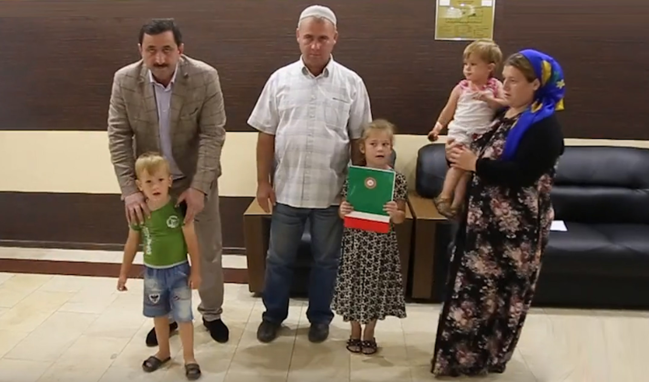 Фонд Кадырова приобрел для многодетной семьи Элисхановых четырёхкомнатную квартиру