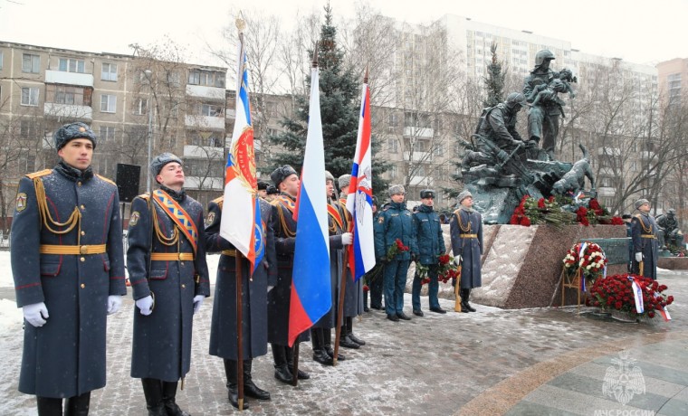 В День спасателя РФ в Москве открыли памятник Евгению Зиничеву