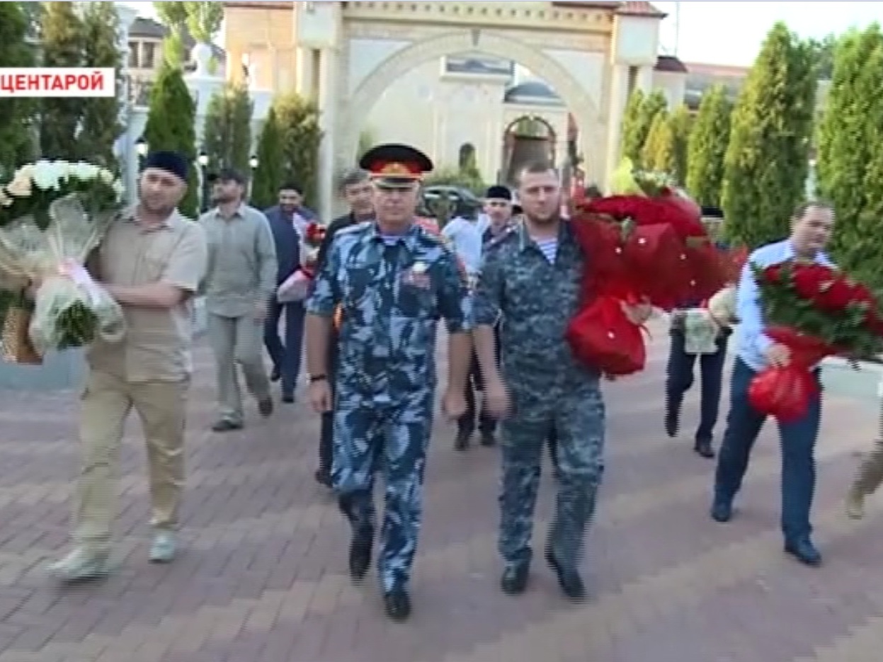 Руслан Алханов и руководители подразделений МВД поздравили Аймани Кадырову с днем рождения