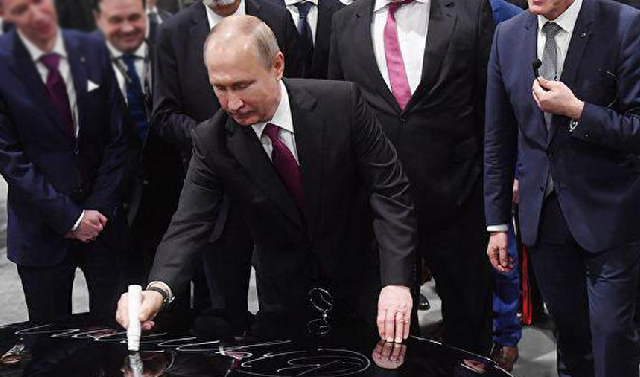 Владимир Путин открыл завод Mercedes в Подмосковье