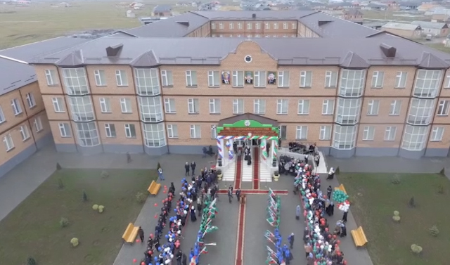 В Шелковском районе открыли школу на 720 учащихся 