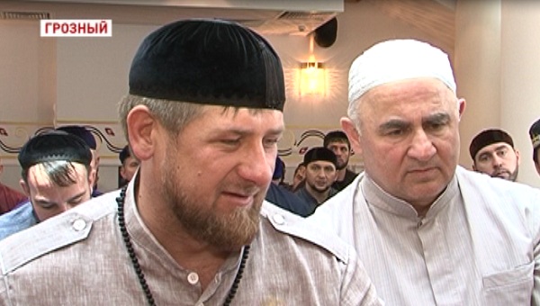 Р. Кадыров совершил пятничную молитву вместе с гостями из Дагестана и Ингушетии