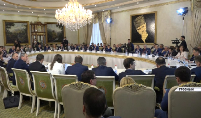 Денис Мантуров провёл в Грозном заседание Координационного совета