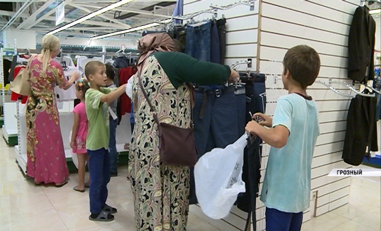 Еще 100 ребят из Аргуна  получили одежду от фонда Кадырова к празднику Ид аль-Фитр 