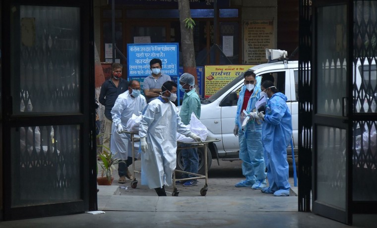 Число умерших от коронавируса в Индии превысило отметку в 400 тысяч