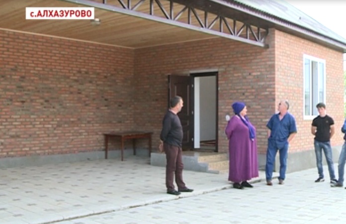 Малоимущая семья из Алхазурово получила новый дом от Главы Чечни