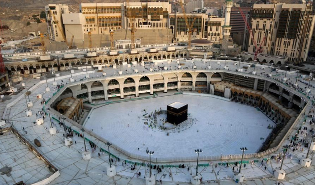 Из-за коронавируса закрылись две главные святыни ислама в Мекке и Медине