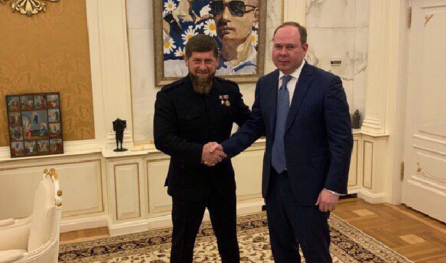 Поздравление кадырову. Кадыров и Вайно.