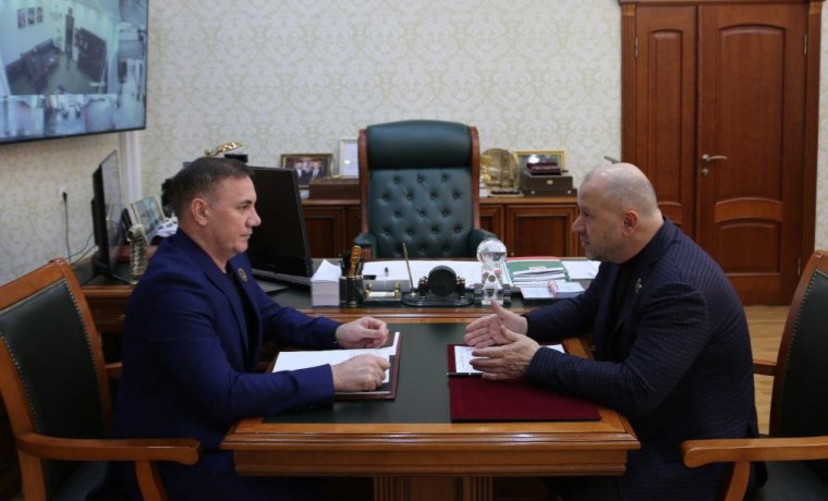 Галас Таймасханов провёл рабочую встречу с Арсаном Адаевым
