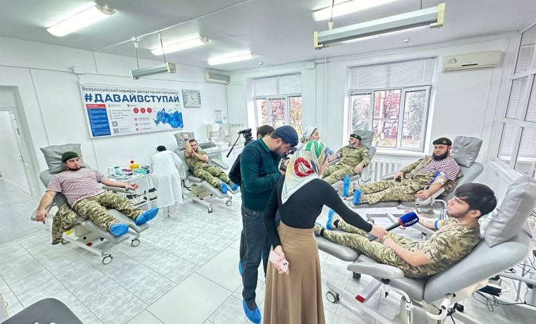 Более 50 сотрудников полка полиции "Ахмат" Росгвардии стали донорами крови  