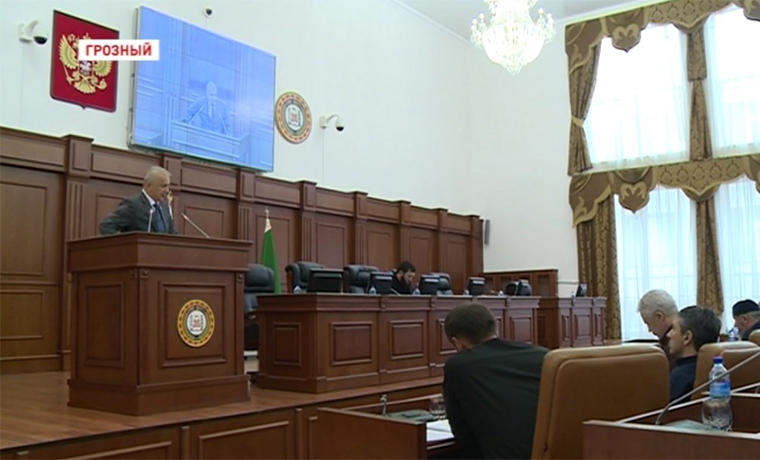 В парламенте Чечни обсудили кадровый дефицит в образовании и медицине 