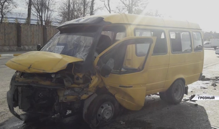 В Грозном в результате ДТП пострадали 10 человек