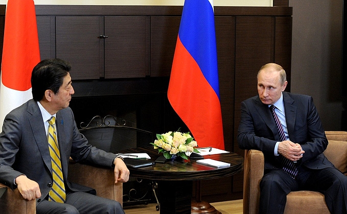 Премьер Японии представил на встрече с Владимиром Путиным план по экономическому сотрудничеству