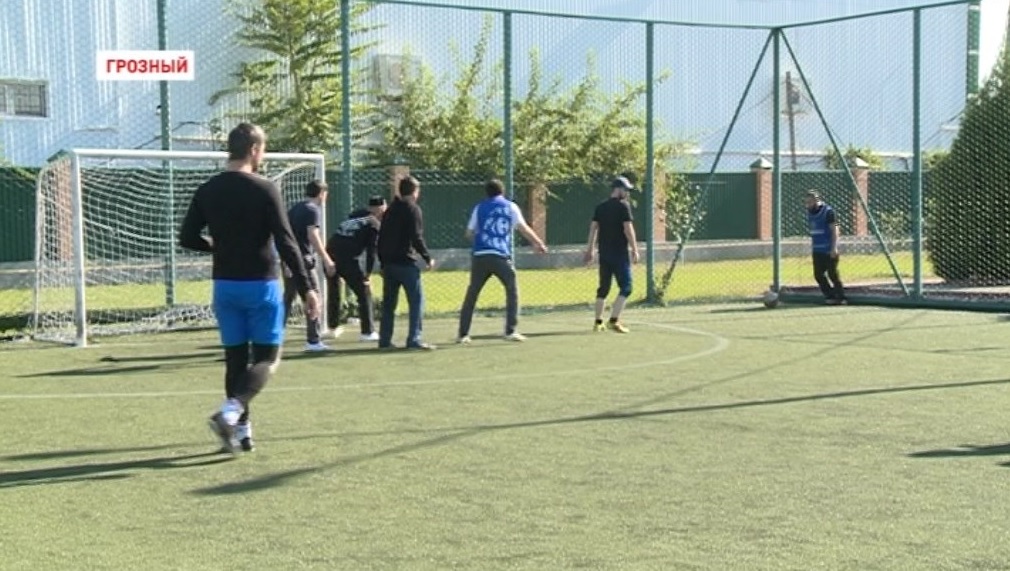 Сотрудники структурных подразделений администрации Главы и Правительства Чечни сыграли в мини-футбол