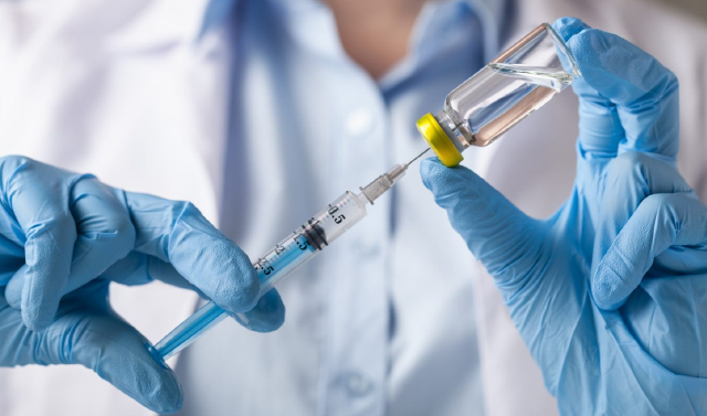 В России впервые в мире зарегистрирована вакцина от COVID-19