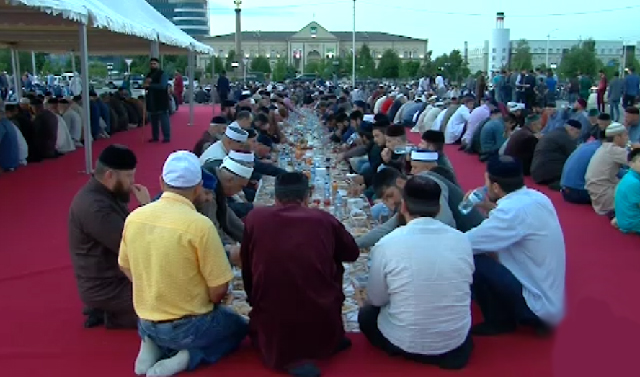 Рамадан - время, когда мусульмане усердствуют в служении Всевышнему 