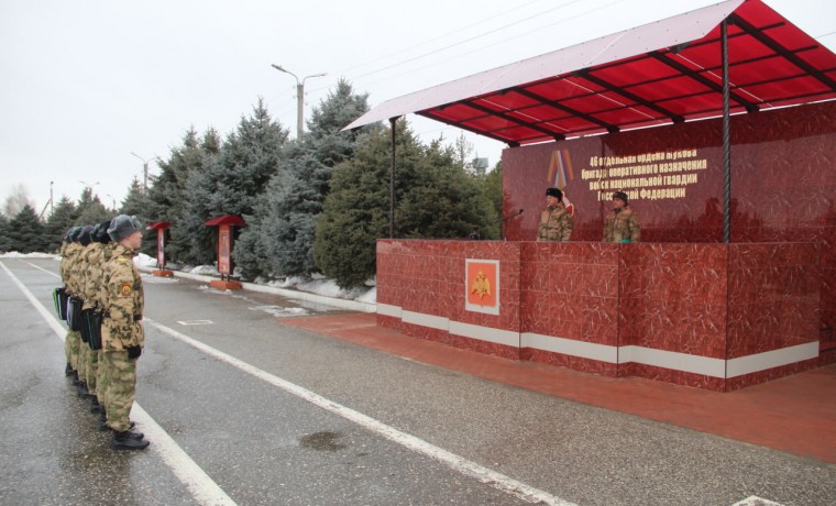 Курсанты Новосибирского военного института Росгвардии оттачивают командирскую выучку в ЧР
