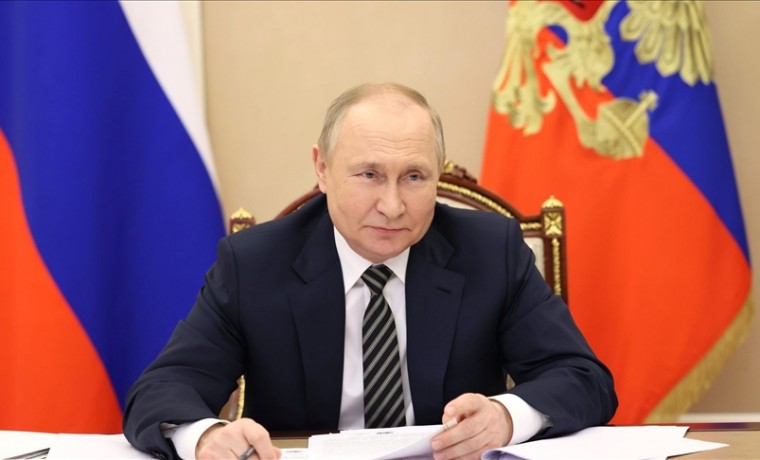 Владимир Путин поздравил жителей ЧР со 100-летием образования республики