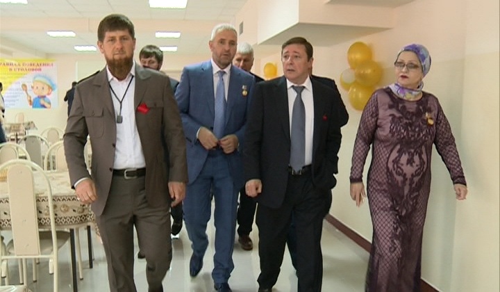Рамзан Кадыров и Александр Хлопонин открыли дополнительный корпус школы №5 в Гудермесе
